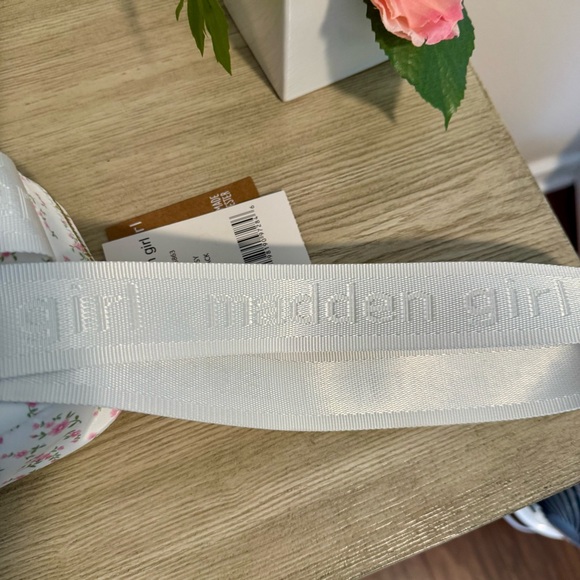 Madden Girl White and Pink Floral Fanny Pack Belt Bag - NEW - Picture 5 of 10